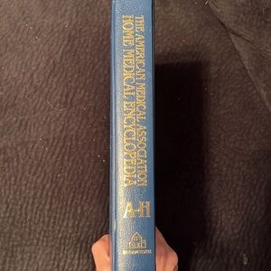 ⭐️ Random House The American Association Home Medical Encyclopedia A-H 565 pgs